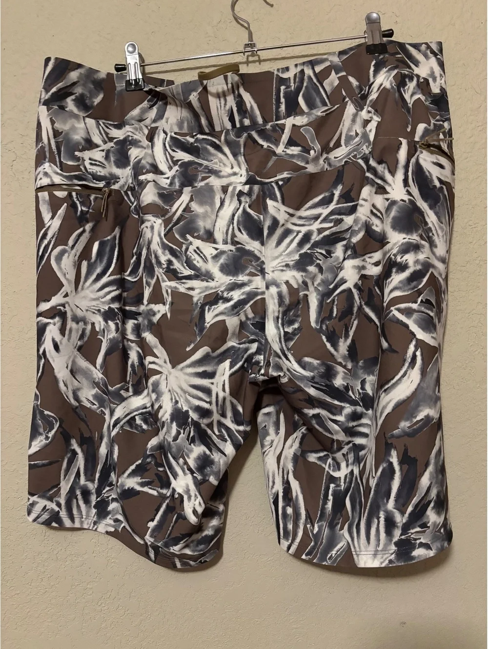 Lululemon Men's Swim Shorts Size 36 Brown Abstract Print